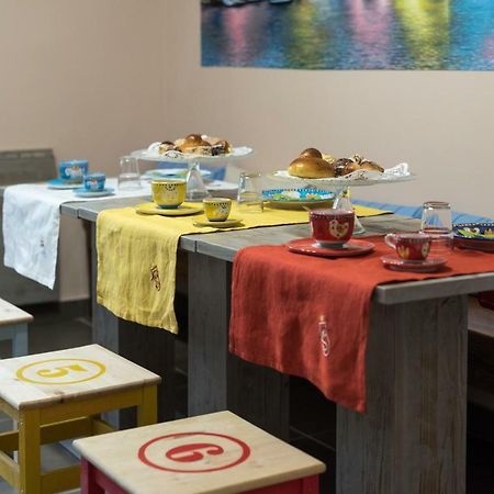 Bed And Breakfast Via Toledo 156 Napoli Bagian luar foto