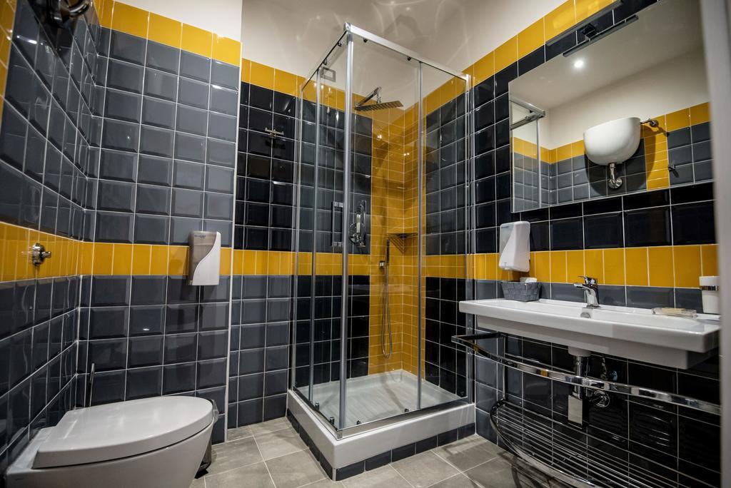Bed And Breakfast Via Toledo 156 Napoli Bagian luar foto