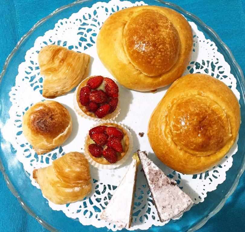 Bed And Breakfast Via Toledo 156 Napoli Bagian luar foto