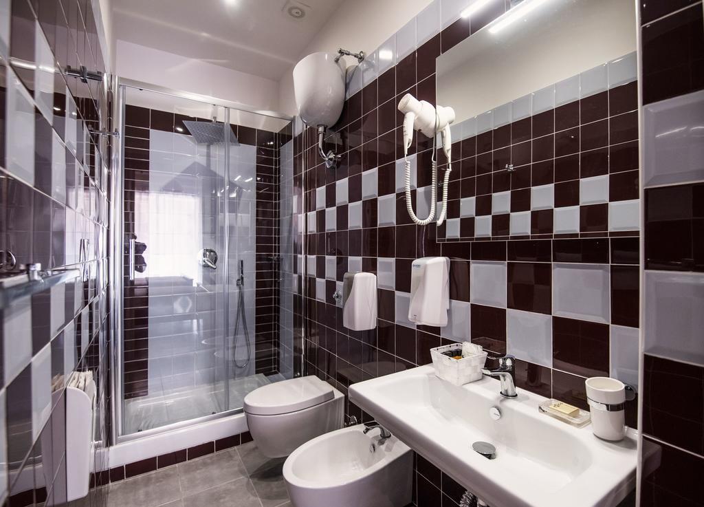 Bed And Breakfast Via Toledo 156 Napoli Bagian luar foto