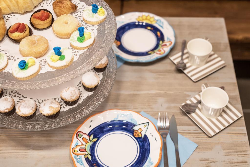 Bed And Breakfast Via Toledo 156 Napoli Bagian luar foto