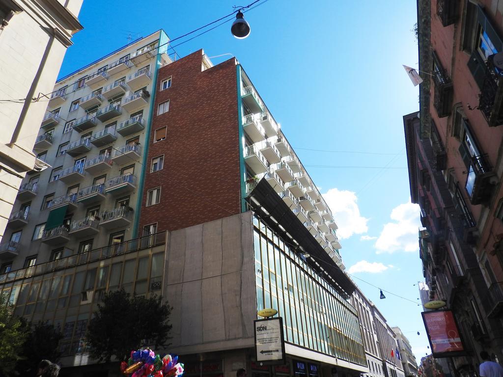 Bed And Breakfast Via Toledo 156 Napoli Bagian luar foto