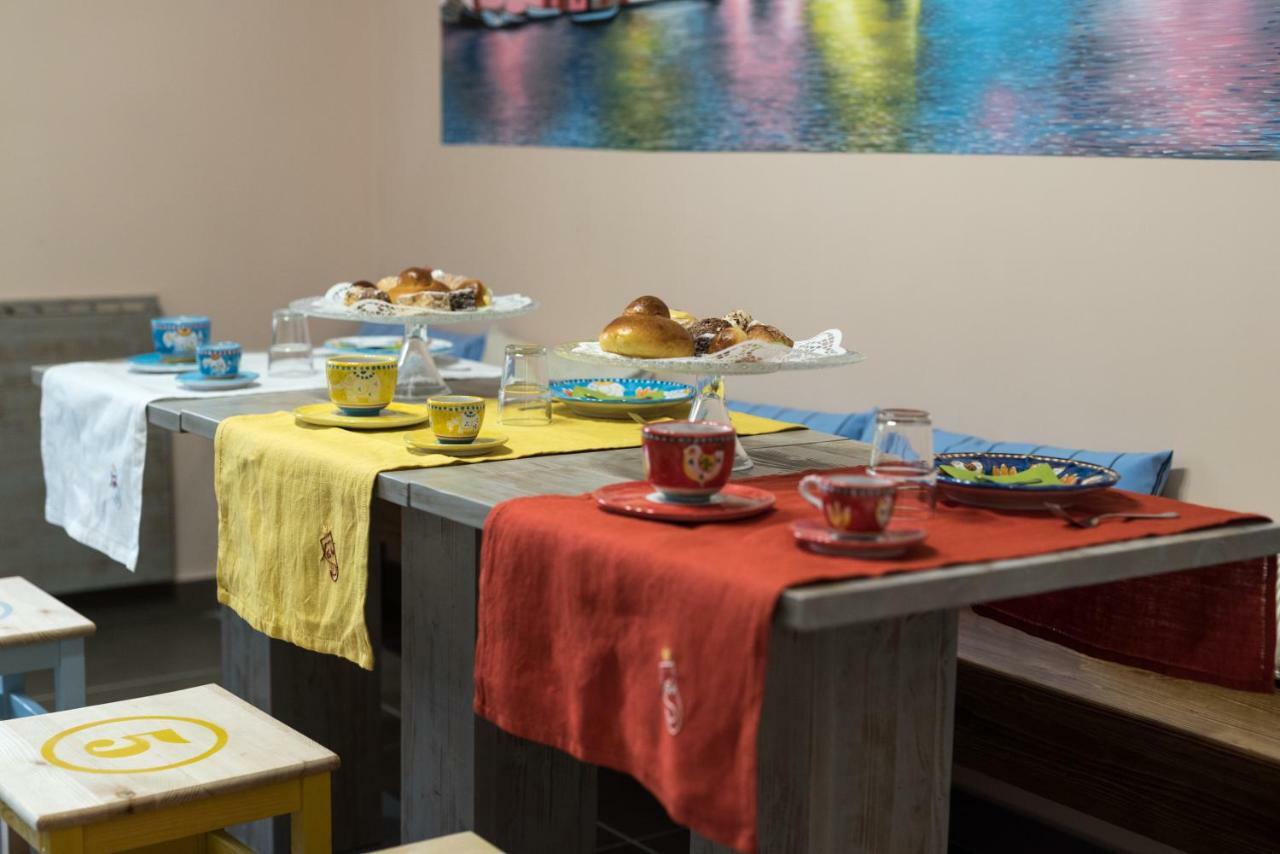 Bed And Breakfast Via Toledo 156 Napoli Bagian luar foto