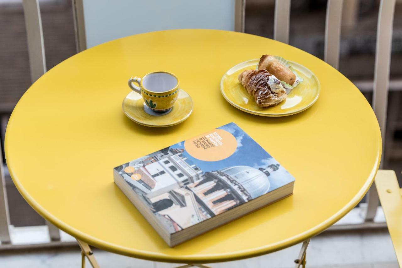 Bed And Breakfast Via Toledo 156 Napoli Bagian luar foto